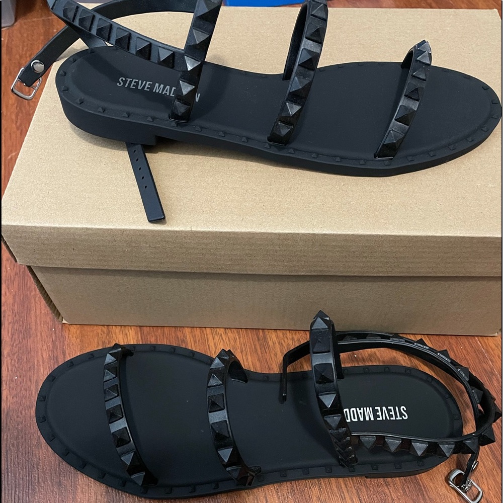 Steve madden sandals matt black Travel j black size 7